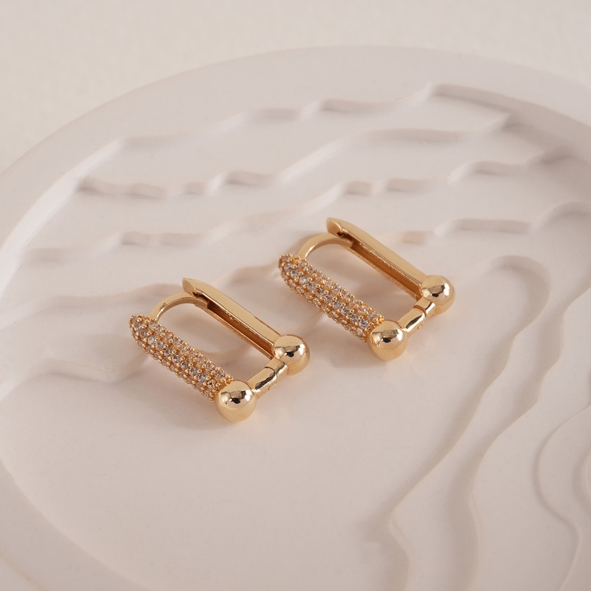 Taşlı Tasarım Küpe