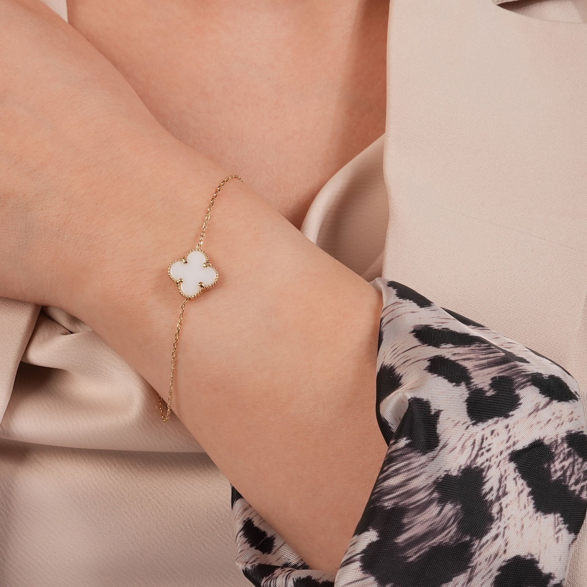 Beyaz Yonca Bileklik